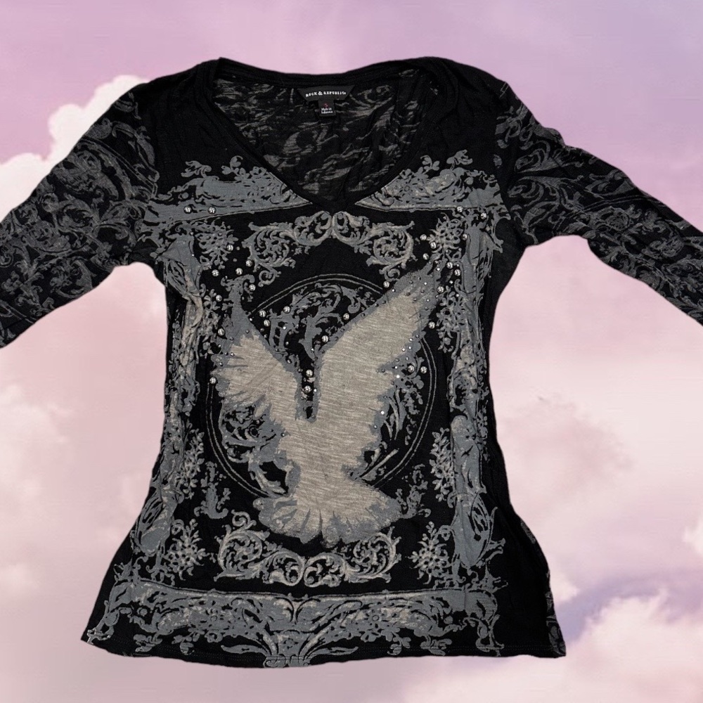 Adorable grunge studded long sleeve top 

#cargo #grunge #coquette #kawaii #pink